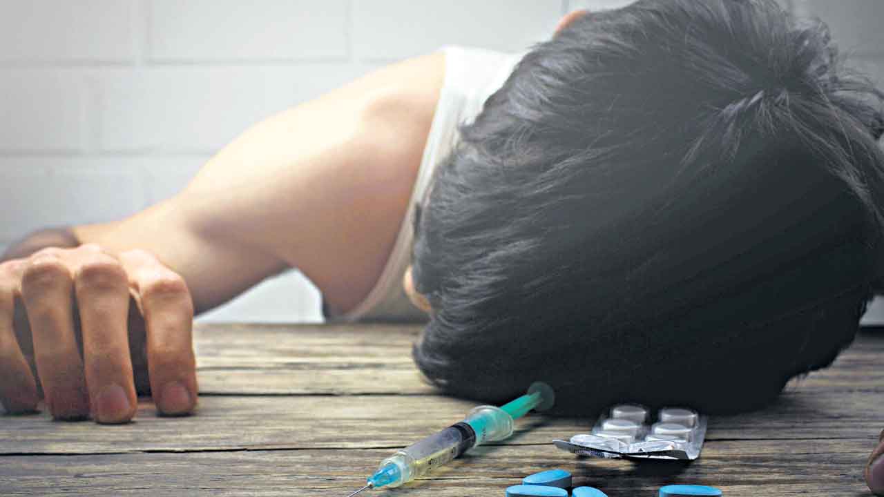 T-NAB |  టీన్యాబ్‌ పటిష్ట నిఘాతో వెలుగులోకి ఎస్సై డ్రగ్స్‌ దందా..