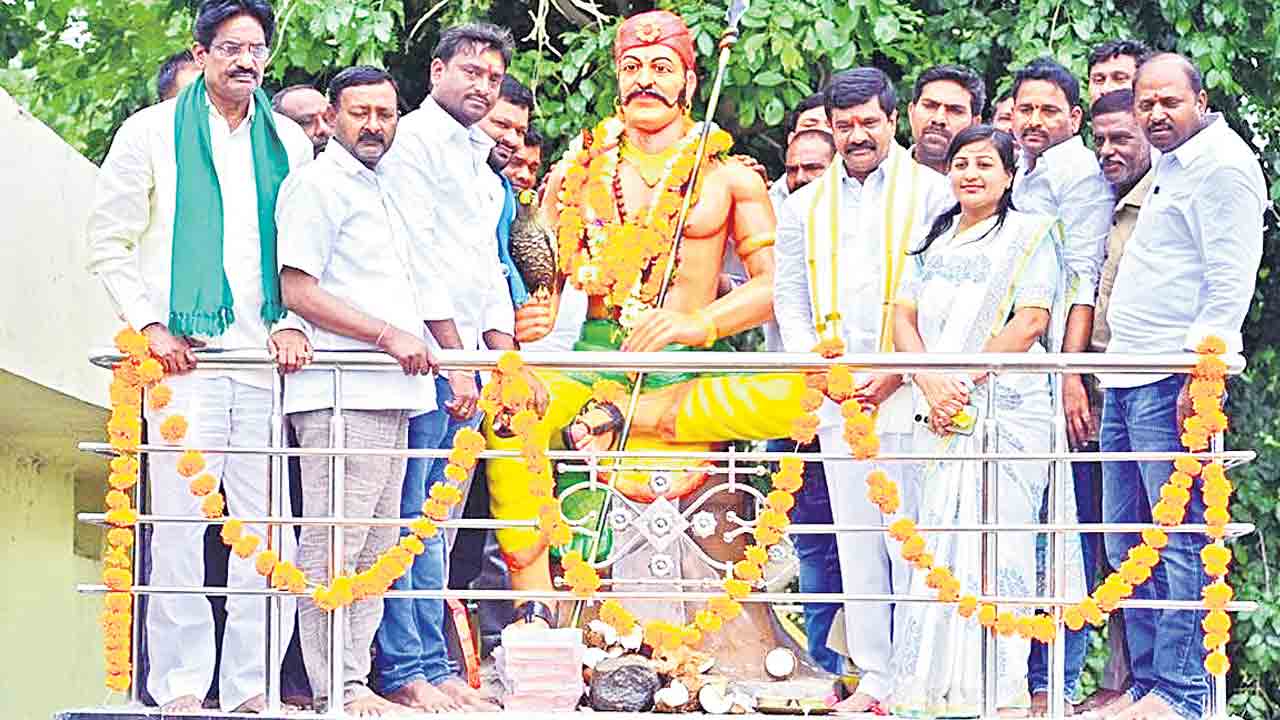 వెన్నుచూపని వీరుడు పాపన్న