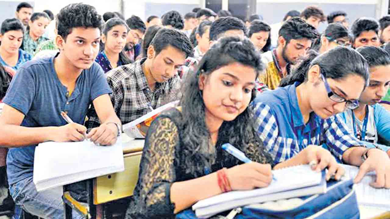 మంచి వార్త / కొలువుల కార్ఖానా