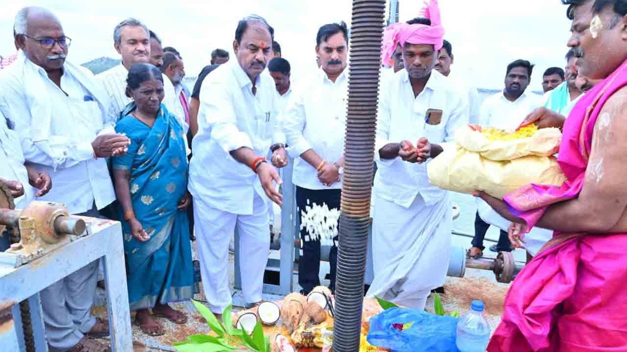 ప్రతి ఎకరాలో సంపదను సృష్టిస్తాం