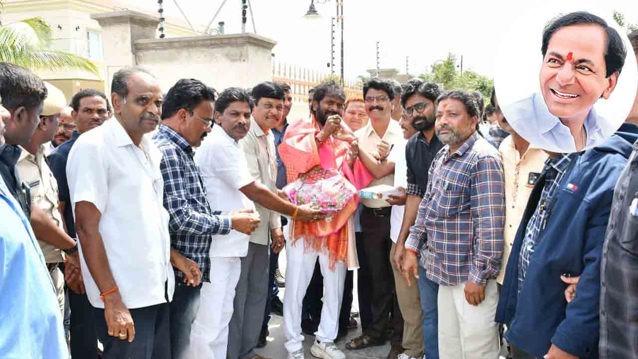 ఆర్టీసీ కార్మికుల ఆనందహేల