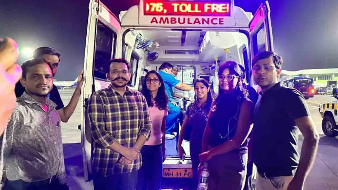 AIIMS Doctors Saved Child in Mid Air | విమానం గాలిలో ఉండగా ఆగిన చిన్నారి శ్వాస..   ఎయిమ్స్ డాక్టర్లు ఎలా కాపాడారంటే?