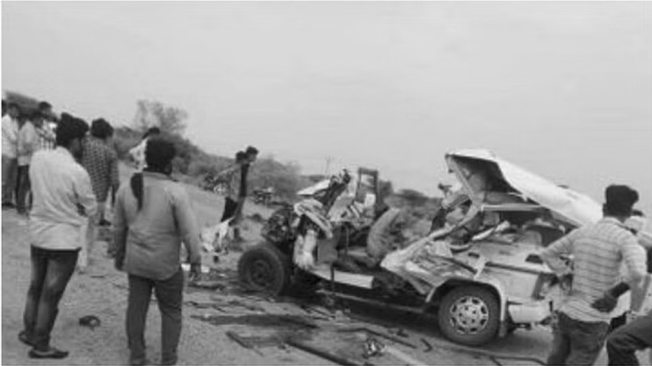 Road Accident | బొలేరోను ఢీకొట్టిన ట్రక్కు.. ఆరుగురు దుర్మరణం