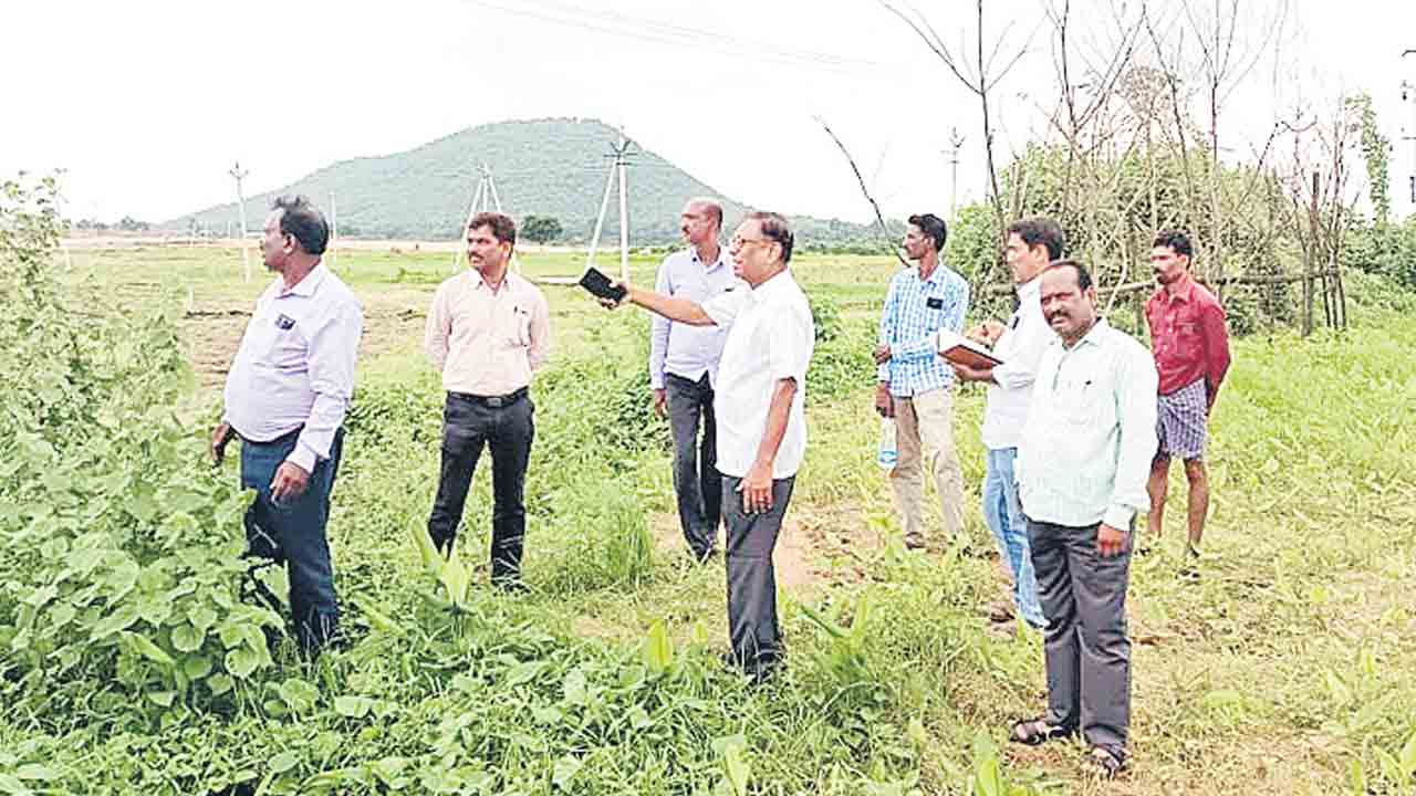 పనులను వేగవంతం చేయాలి