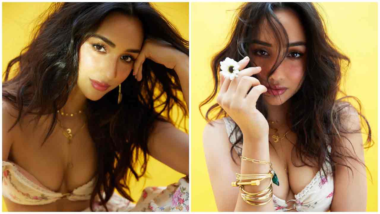 Akanksha Sharma | మత్తెక్కించే కనులతో పిచ్చెక్కిస్తున్న ఆకాంక్ష శర్మ..