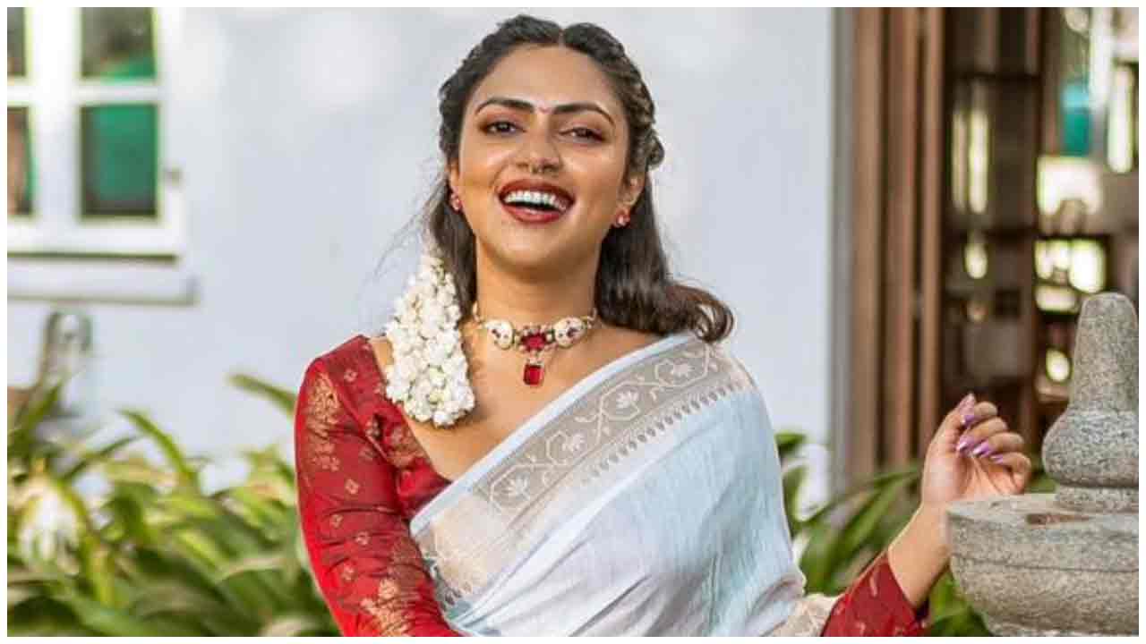 Amala Paul | చీరకట్టులో చింపేసిన అమ‌లాపాల్..