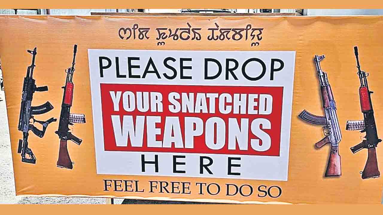 మణిపూర్‌లో ఆయుధాల లూటీ