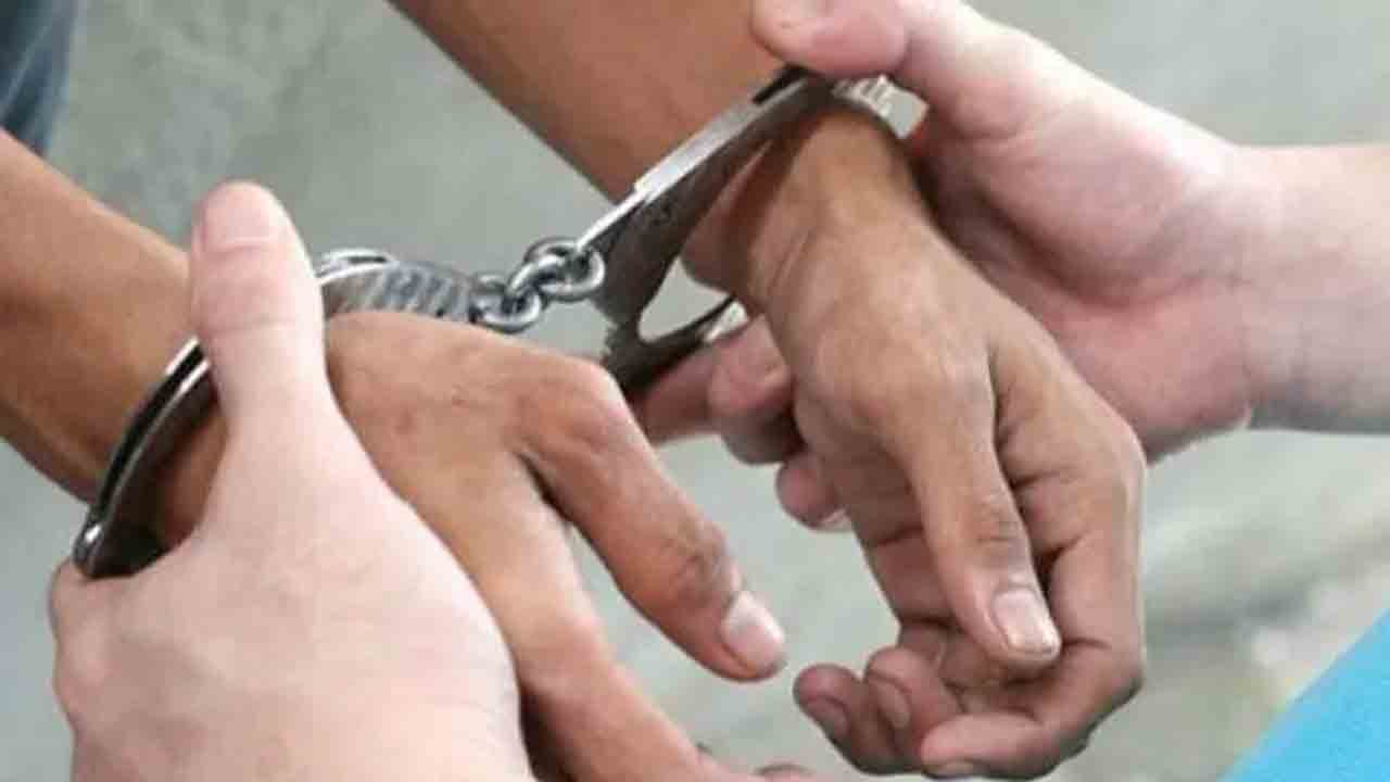 Crime News | ఢిల్లీ మెట్రో స్టేషన్లో మహిళ ఎదుట అసభ్య ప్రవర్తన.. నిందితుడి అరెస్ట్..!