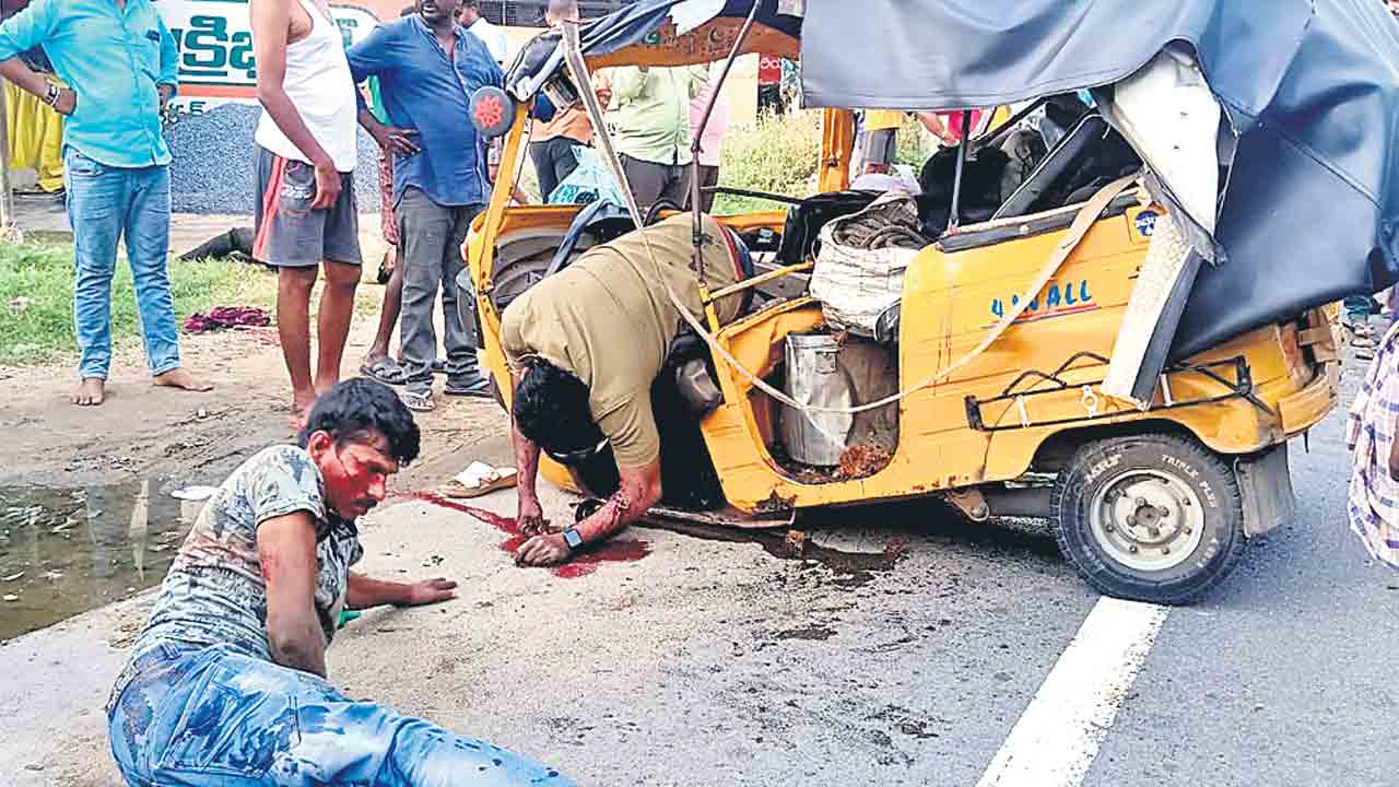 రోడ్డు ప్రమాదంలో ఆరుగురు దుర్మరణం