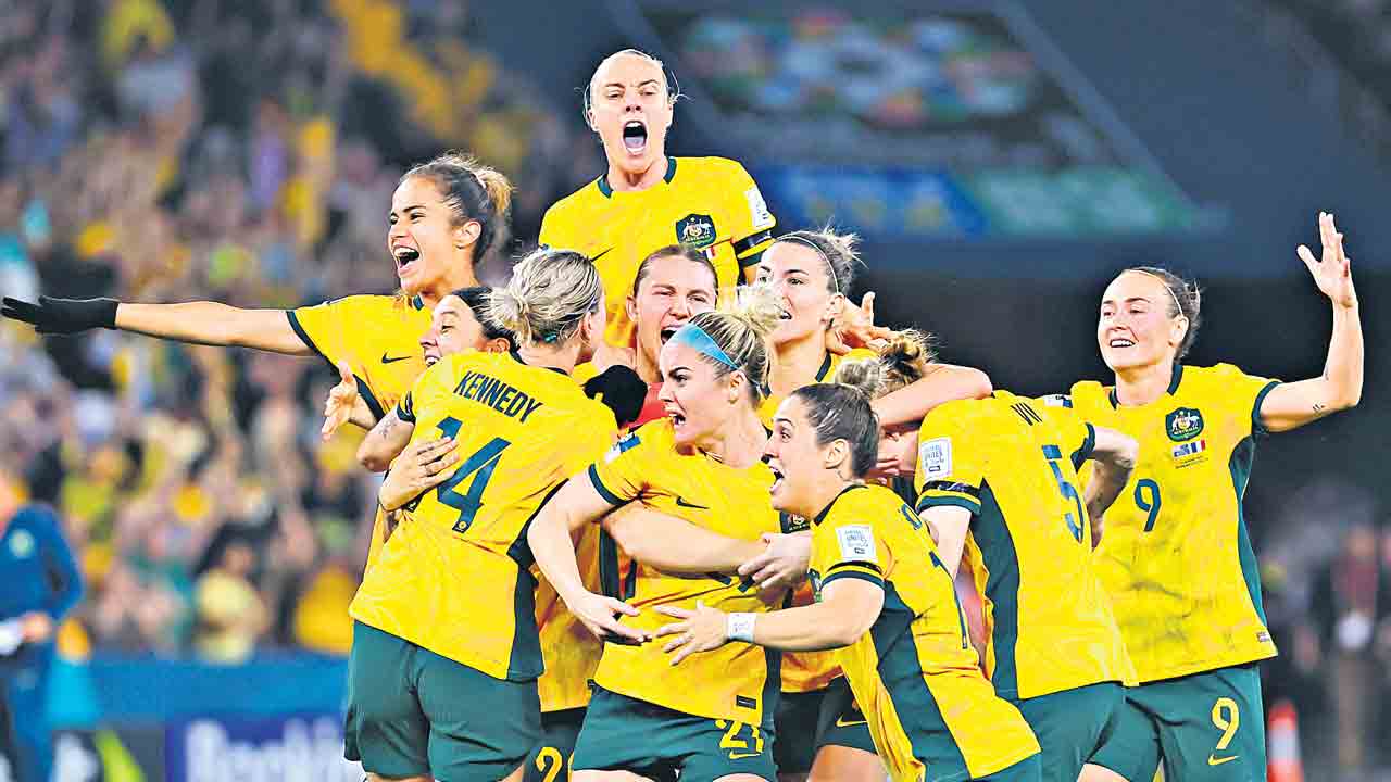 ఆసీస్‌ అద్భుతః