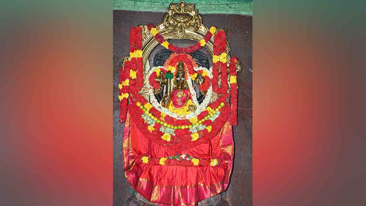 Srisailam | శ్రీశైల భ్రామరాంబికా దేవికి ఊయల సేవ