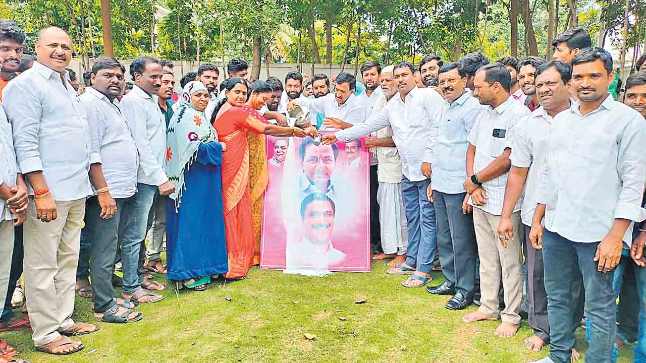 జయహో కేసీఆర్‌ రుణమాఫీ.. రైతు హ్యాపీ