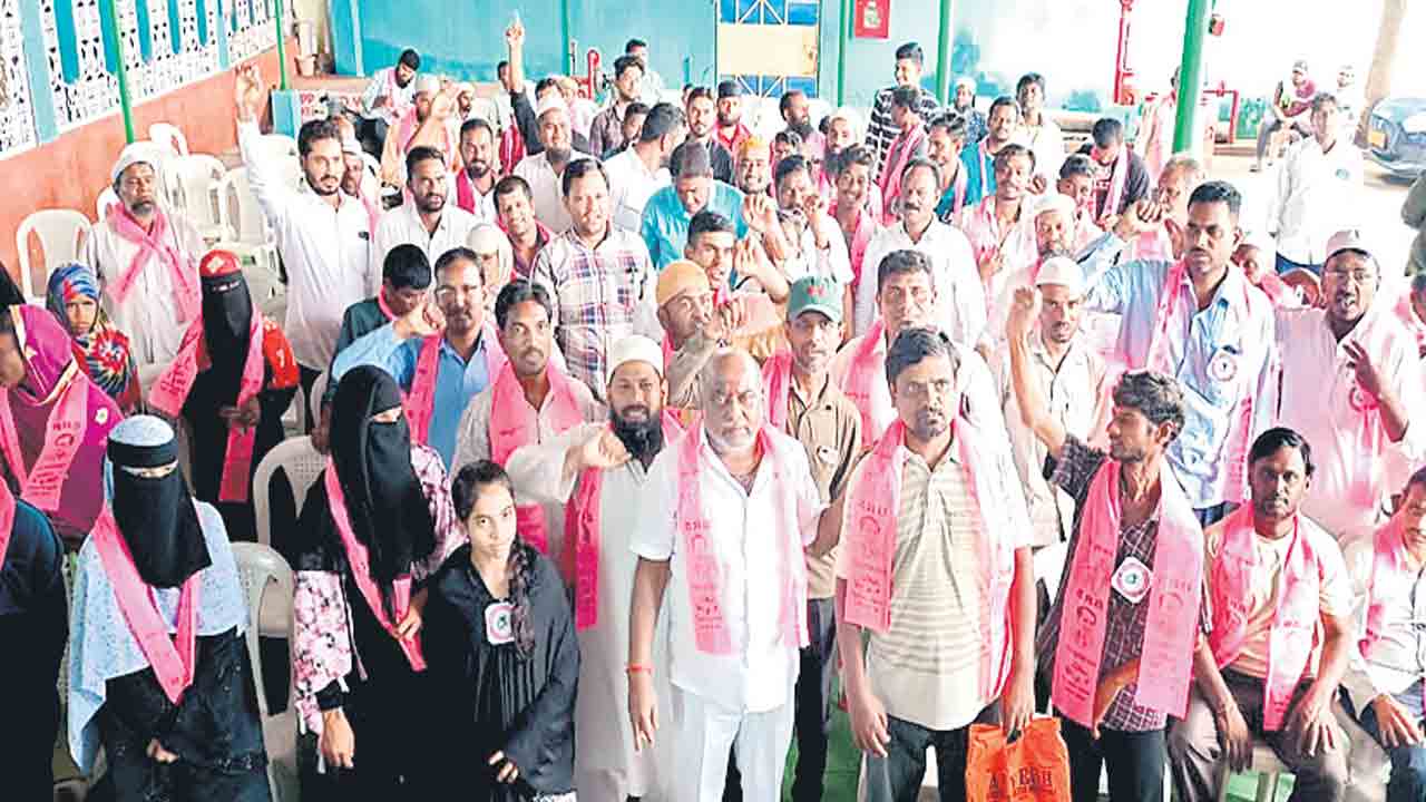 మీ వెంటే మేము..