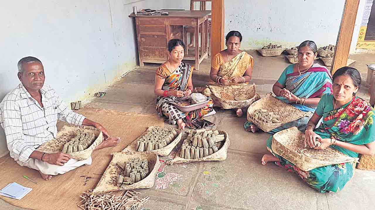 బీడీ టేకేదారులకు పింఛన్‌