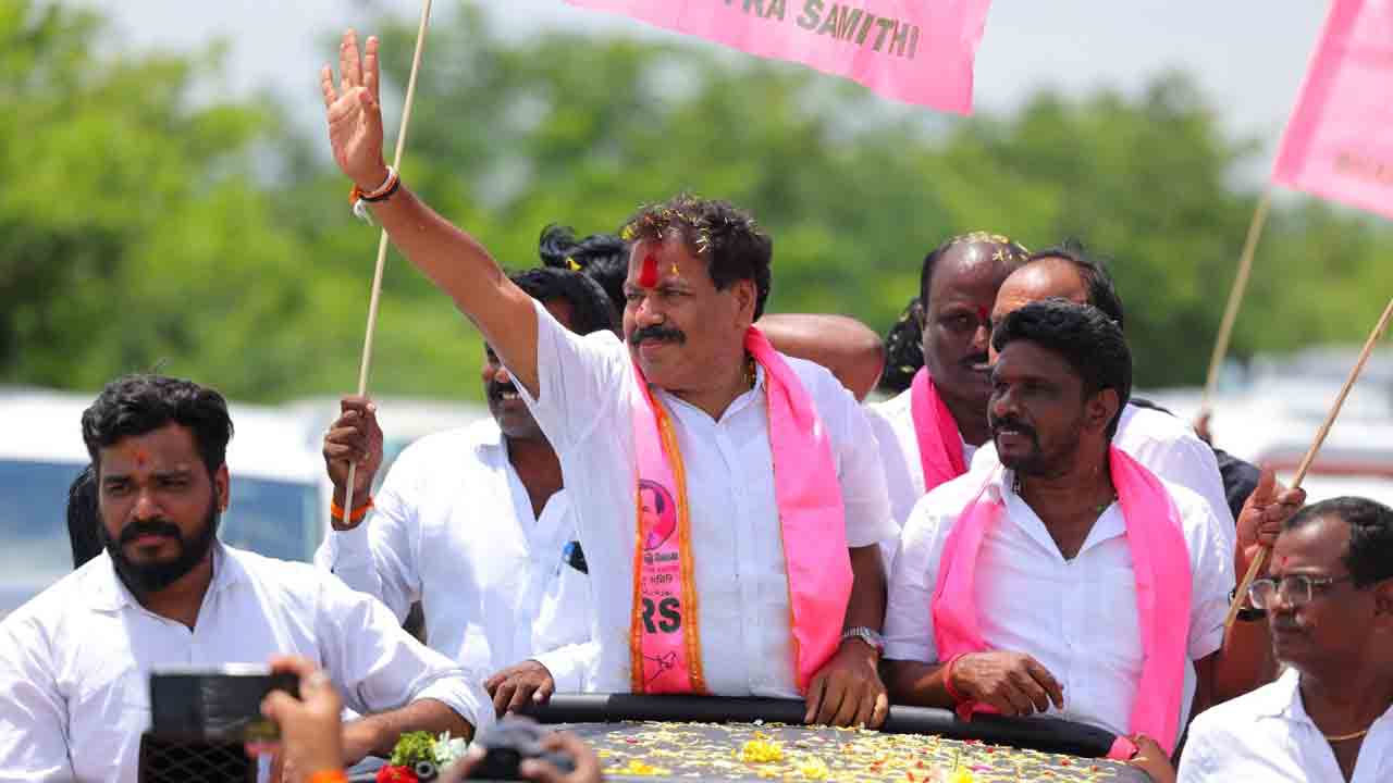 ఉప్పొంగిన అభిమానం