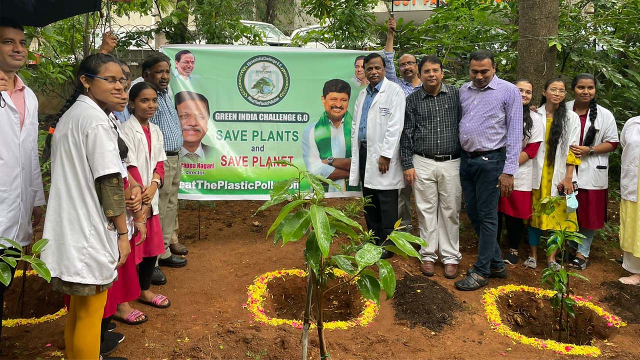 Green India Challenge | గ్రీన్‌ ఇండియా ఛాలెంజ్‌లో మొక్కలు నాటిన నిమ్స్‌ డైరెక్టర్‌ బీరప్ప