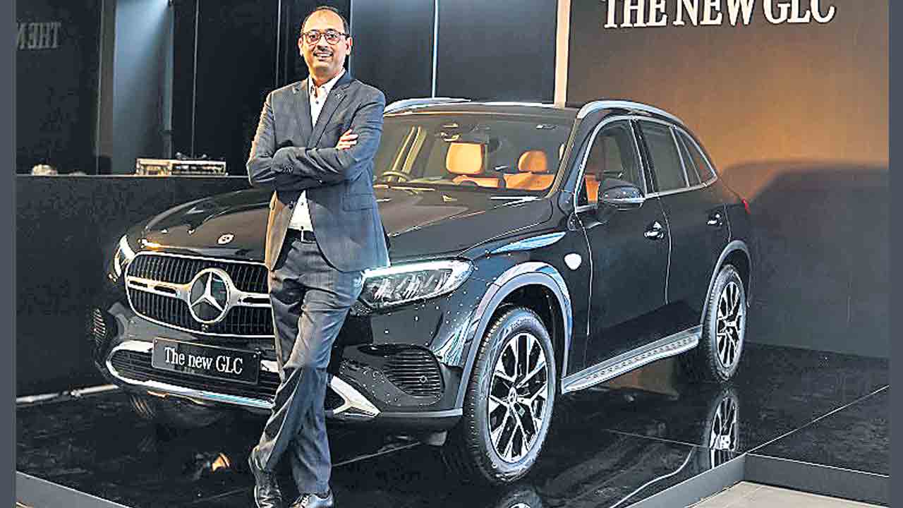 ఏడాదిన్నరలోగా 4 ఈవీలు