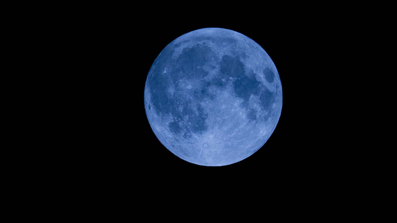 Blue Moon | వినీలాకాశంలో నేడు అరుదైన దృశ్యం.. అలరించనున్న బ్లూ మూన్..! మళ్లీ చూడాలంటే తొమ్మిదేళ్లు ఆగాల్సిందే..!