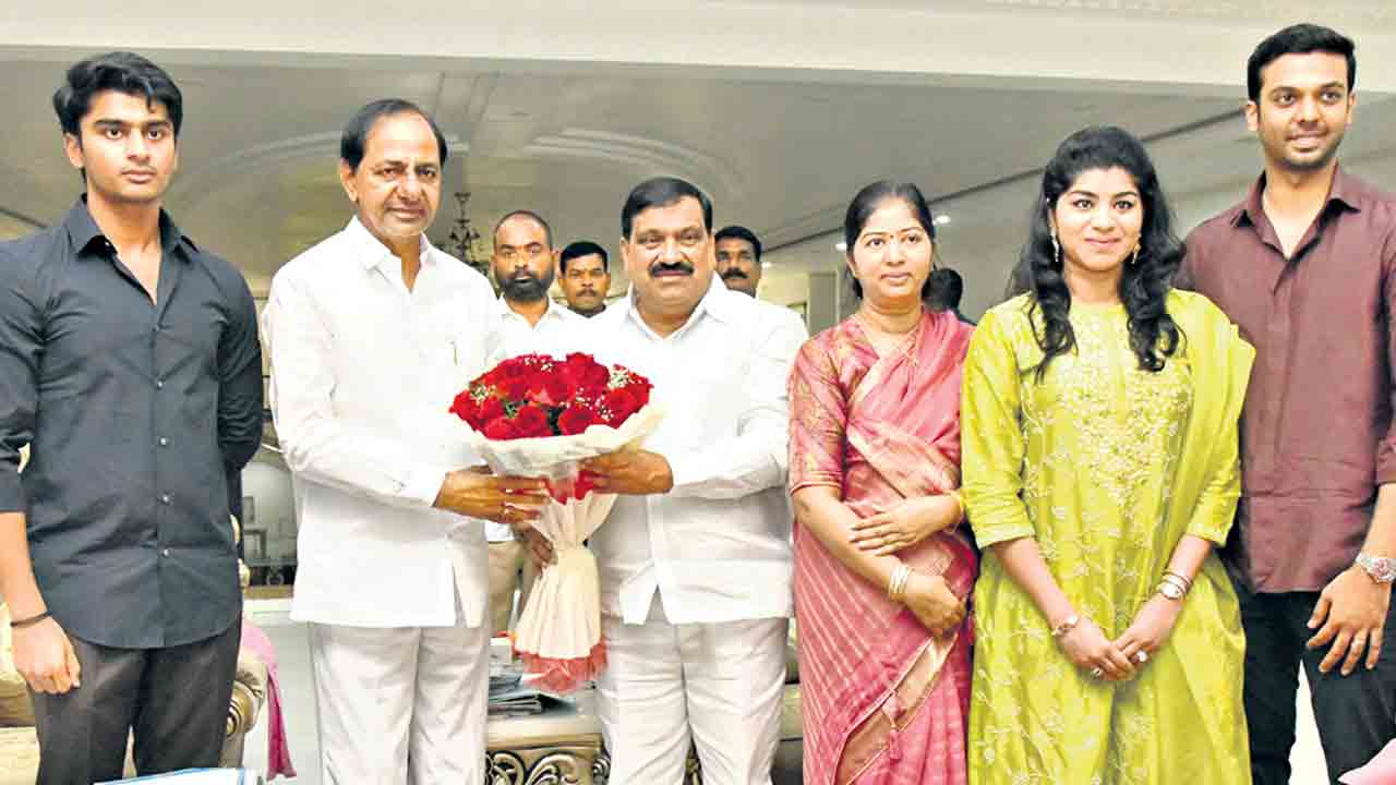 పండుగలా ప్రమాణ స్వీకారం