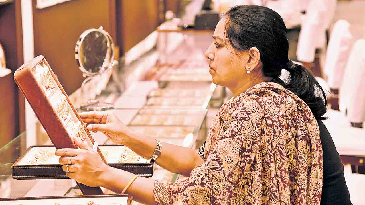 అతితక్కువ 9 శాతం తరుగుతో సీఎంఆర్‌ ఆభరణాలు