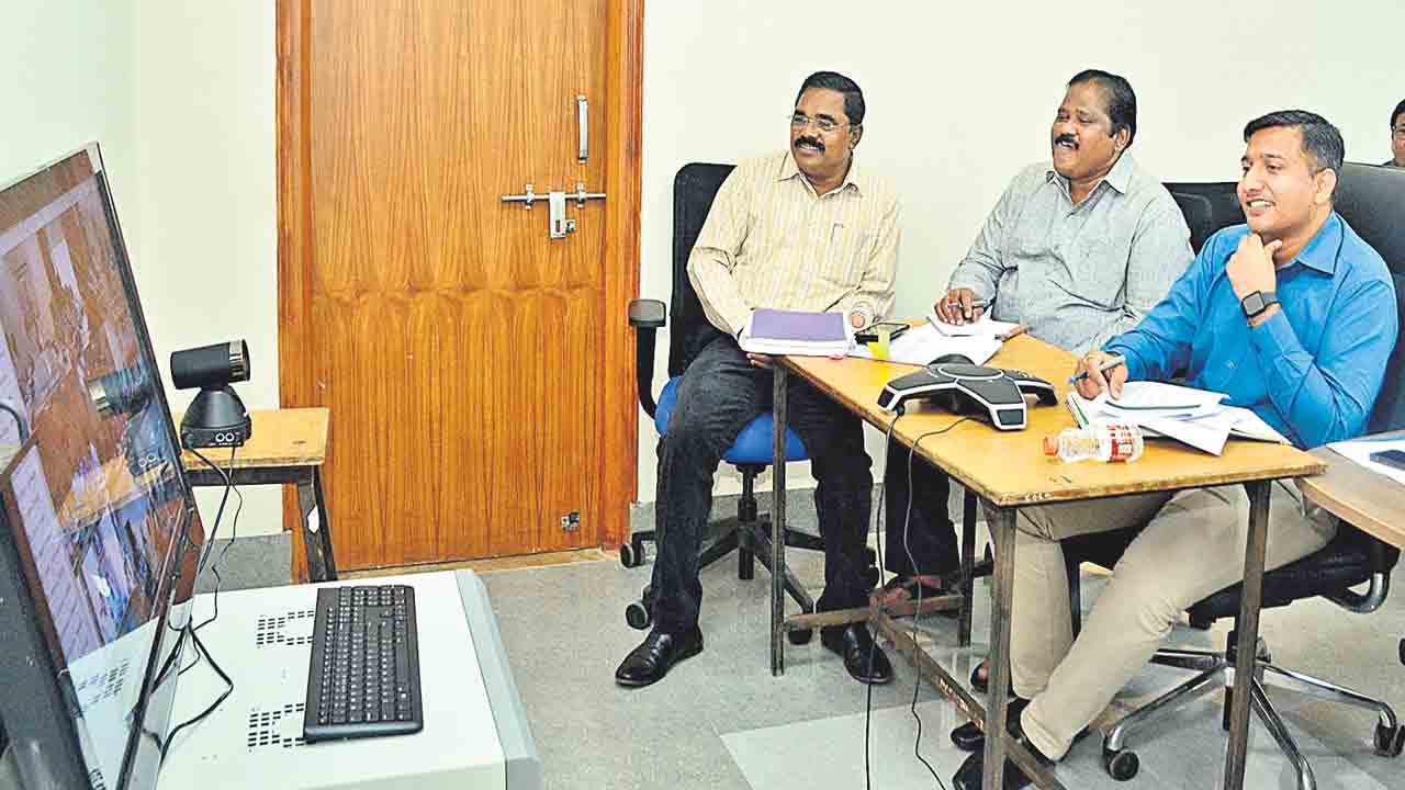 సంక్షేమ పథకాలు అర్హులకు అందించాలి