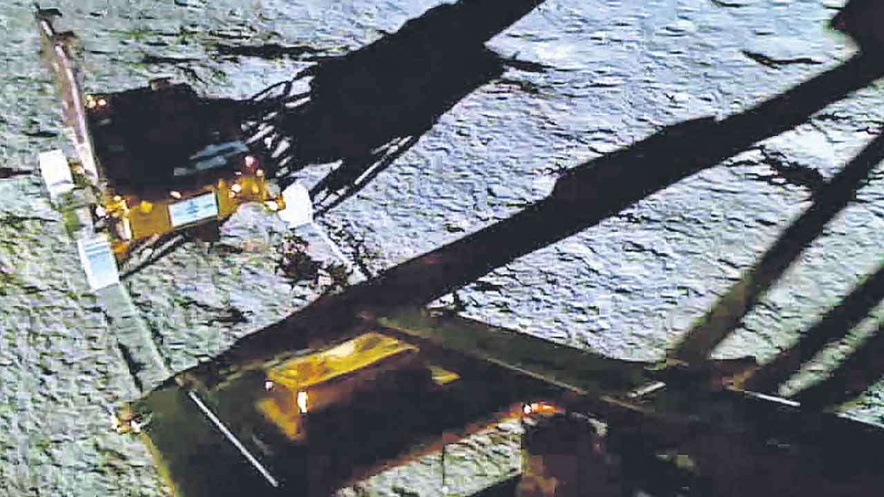 Chandrayaan-3 | పరిశోధనలు ప్రారంభించిన రోవర్ ప్రజ్ఞాన్.. ల్యాండింగ్ సైట్ నుంచి 8 మీటర్ల దూరం ప్రయాణం..