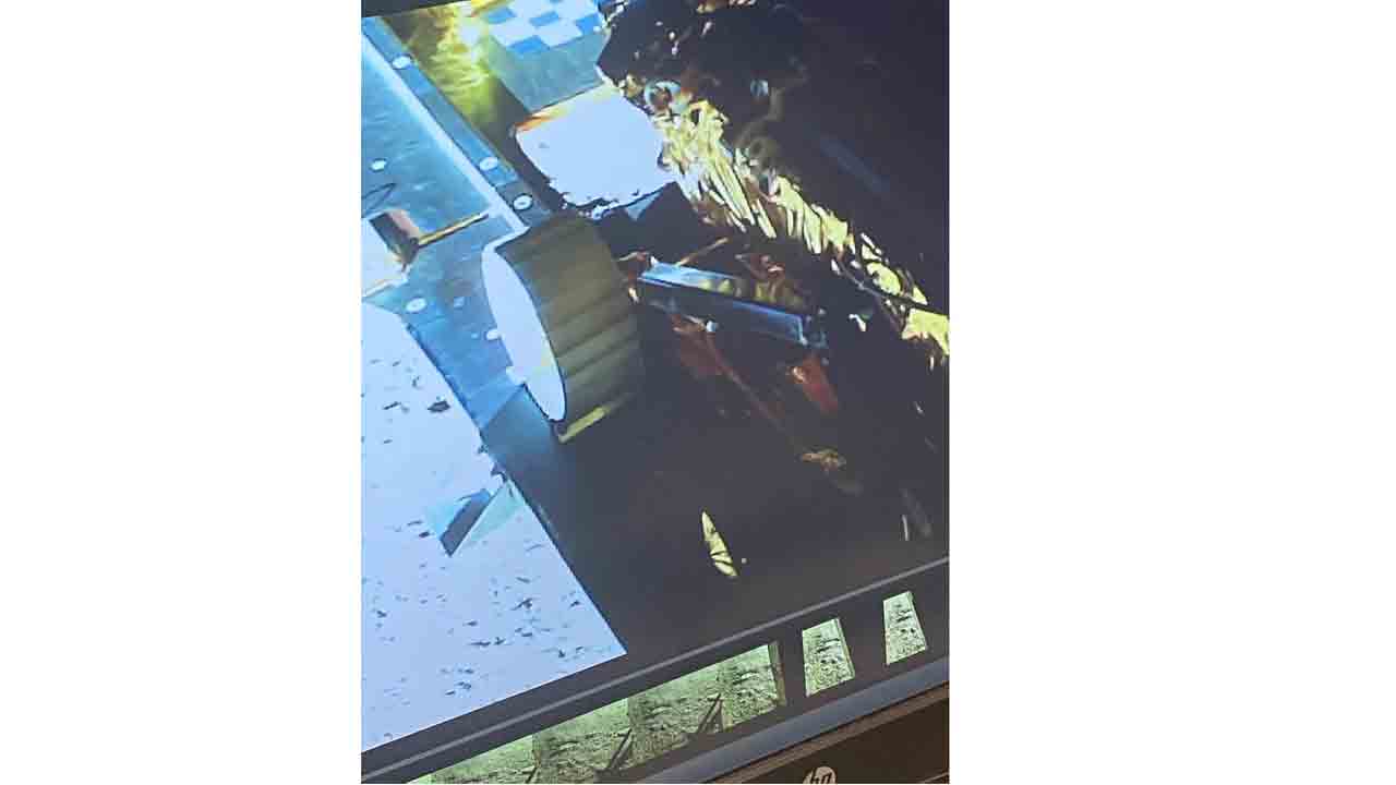 ల్యాండర్‌ నుంచి బయటికొచ్చిన రోవర్‌