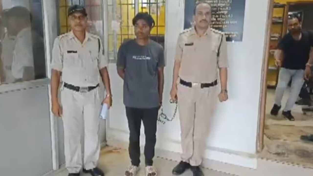 Chhattisgarh Murder | వ్యక్తిని హత్య చేసిన యువకుడు.. మృతదేహం పక్కనే అతడి భార్యపై   లైంగిక దాడి