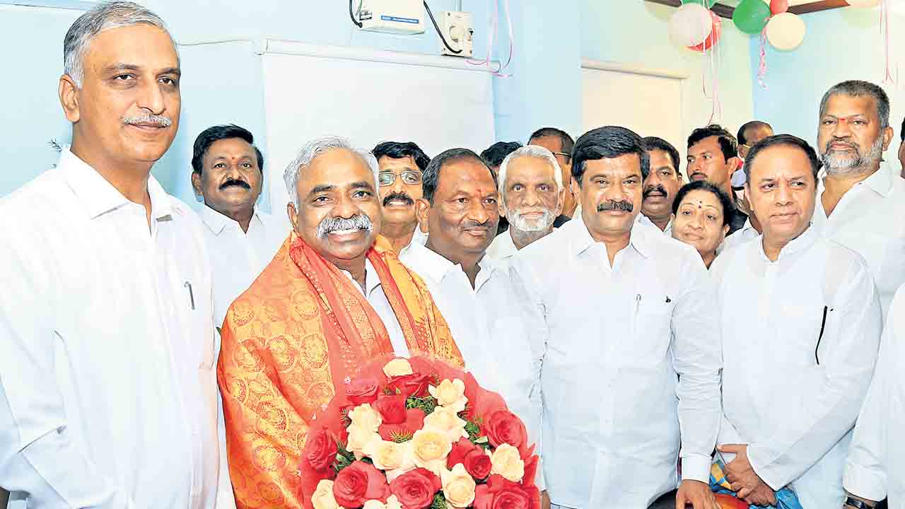 సీఎంఎఫ్‌సీ చైర్మన్‌ బాధ్యతల స్వీకరణ