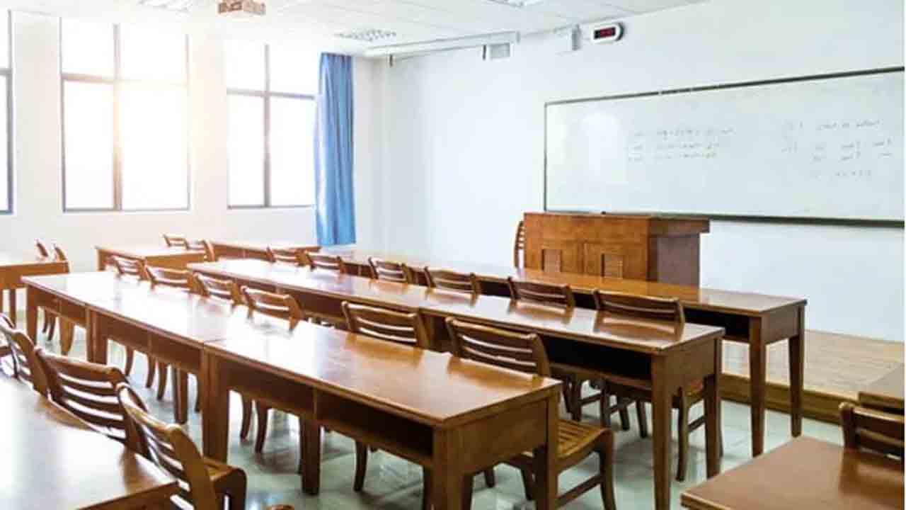 Teachers Suspended | క్లాస్‌ రూమ్‌లో దళిత విద్యార్థి ఆత్మహత్య.. ఇద్దరు టీచర్లు సస్పెండ్‌