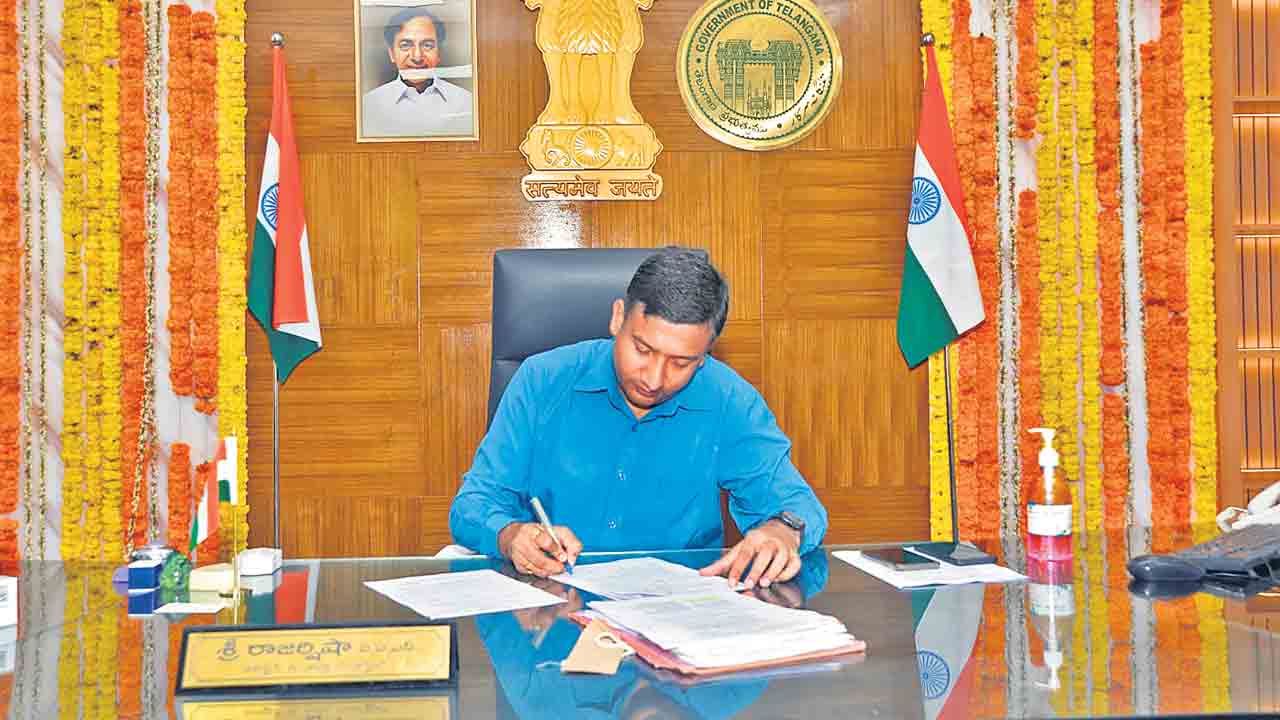 నూతన కలెక్టరేట్‌లో పాలన షురూ