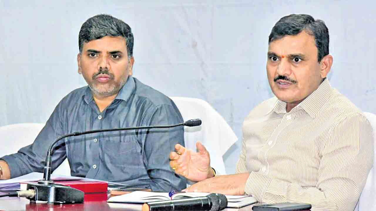 ‘గృహలక్ష్మి’ని వేగవంతం చేయాలి