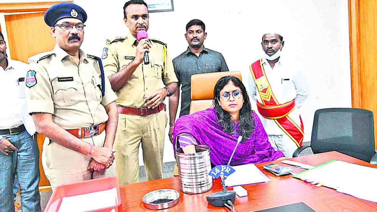 వైన్‌ షాపుల రిజర్వేషన్‌ ఖరారు