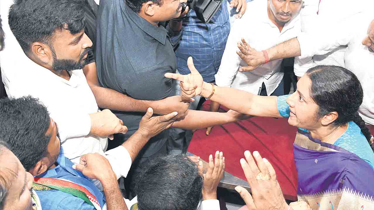 కాంగ్రెస్‌లో వర్గపోరు