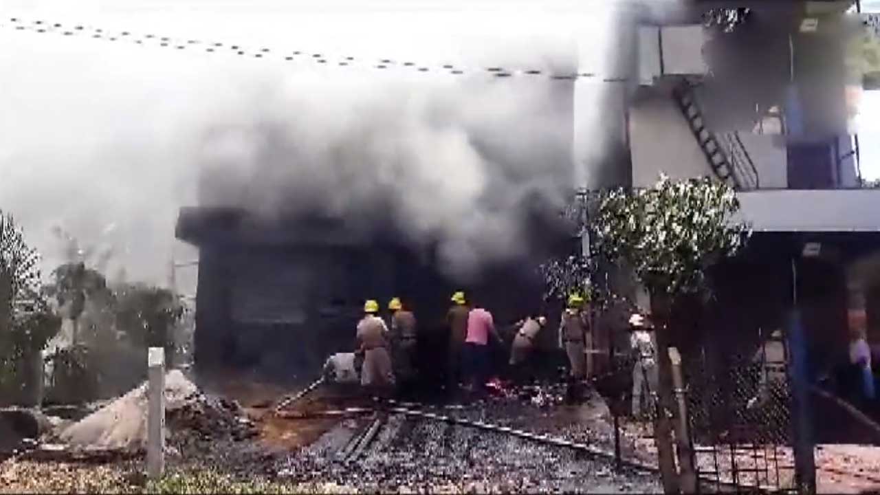 Fire accident | పటాకుల దుకాణంలో అగ్ని ప్రమాదం.. ముగ్గురు సజీవ దహనం
