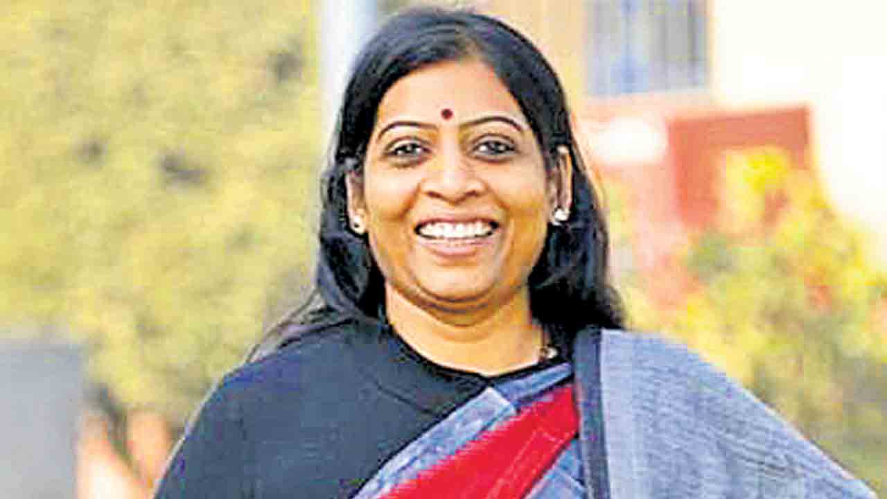 బెస్ట్‌ పీఆర్‌ మేనేజర్‌గా హర్షభార్గవి