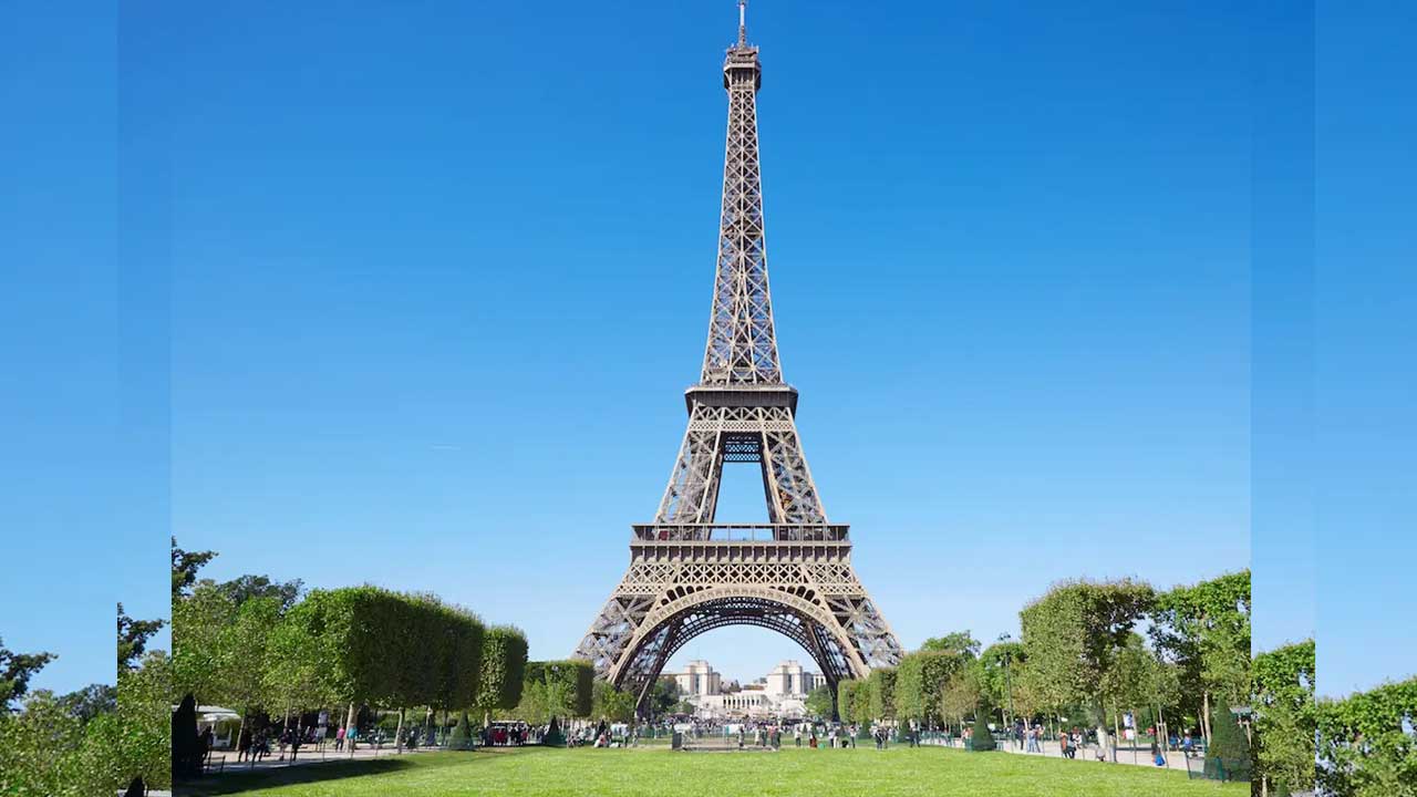 Eiffel tower | తాగిన మత్తులో రాత్రంతా ఈఫిల్‌ టవర్‌పైనే.. ఇద్దరు అమెరికన్‌ టూరిస్టుల అరెస్ట్‌