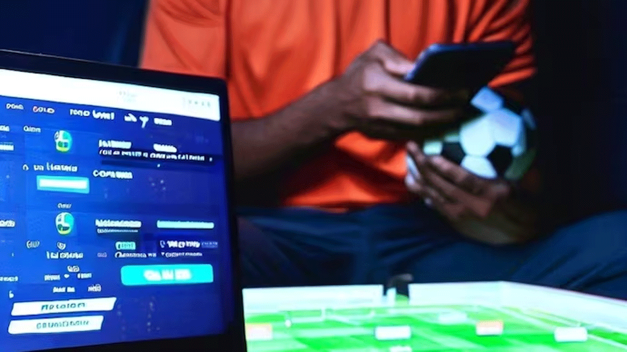 Football Betting App | ఫేక్ ఫుట్‌బాల్ బెట్టింగ్ యాప్‌తో రూ. 1400 కోట్లు కొట్టేశాడు