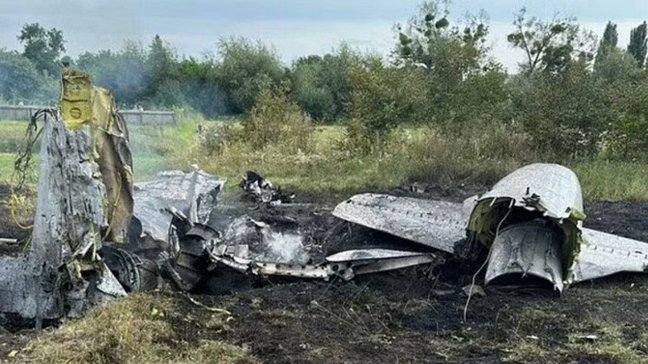 Ukraine War | ఉక్రెయిన్‌లో గాలిలో ఢీకొట్టుకున్న శిక్షణా విమానాలు.. ముగ్గురు పైలెట్లు మృతి..
