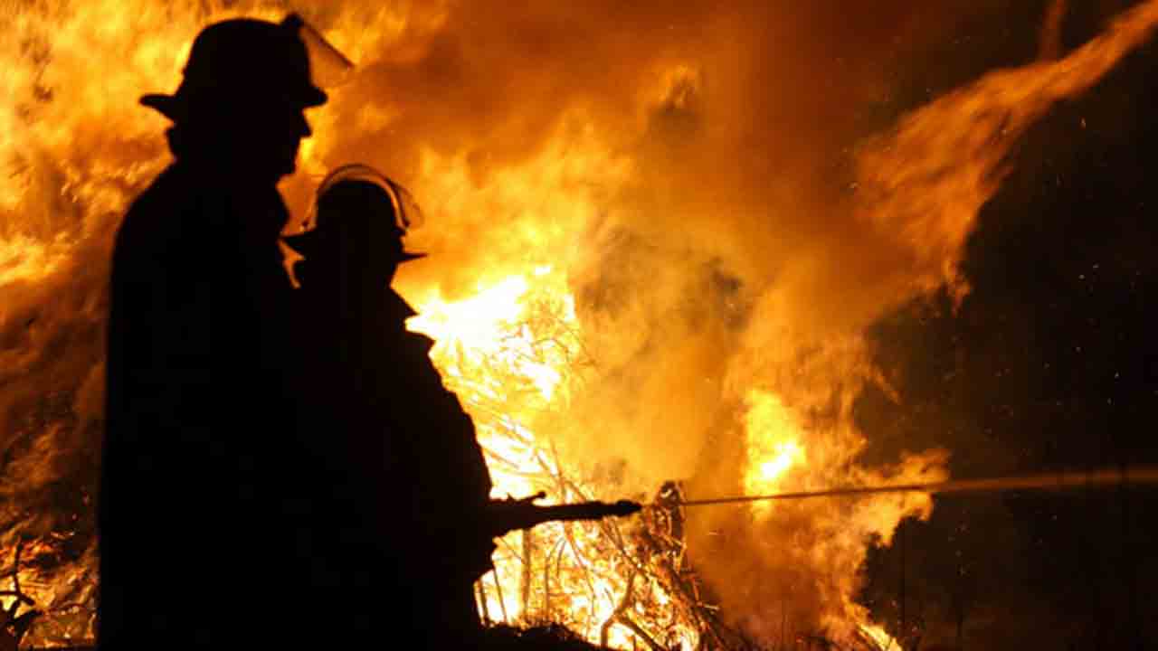 Fire Accident | కాటన్‌ గోడౌన్‌లో అగ్ని ప్రమాదం.. ఇద్దరు కార్మికులు దుర్మరణం