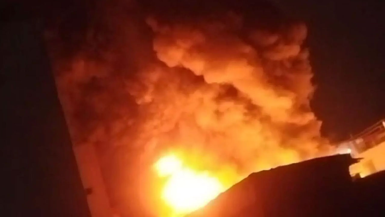 Tata Nagar | మైలార్‌దేవ్‌ పల్లిలో భారీ అగ్నిప్రమాదం.. పరుపుల గోదాంలో చెలరేగిన మంటలు