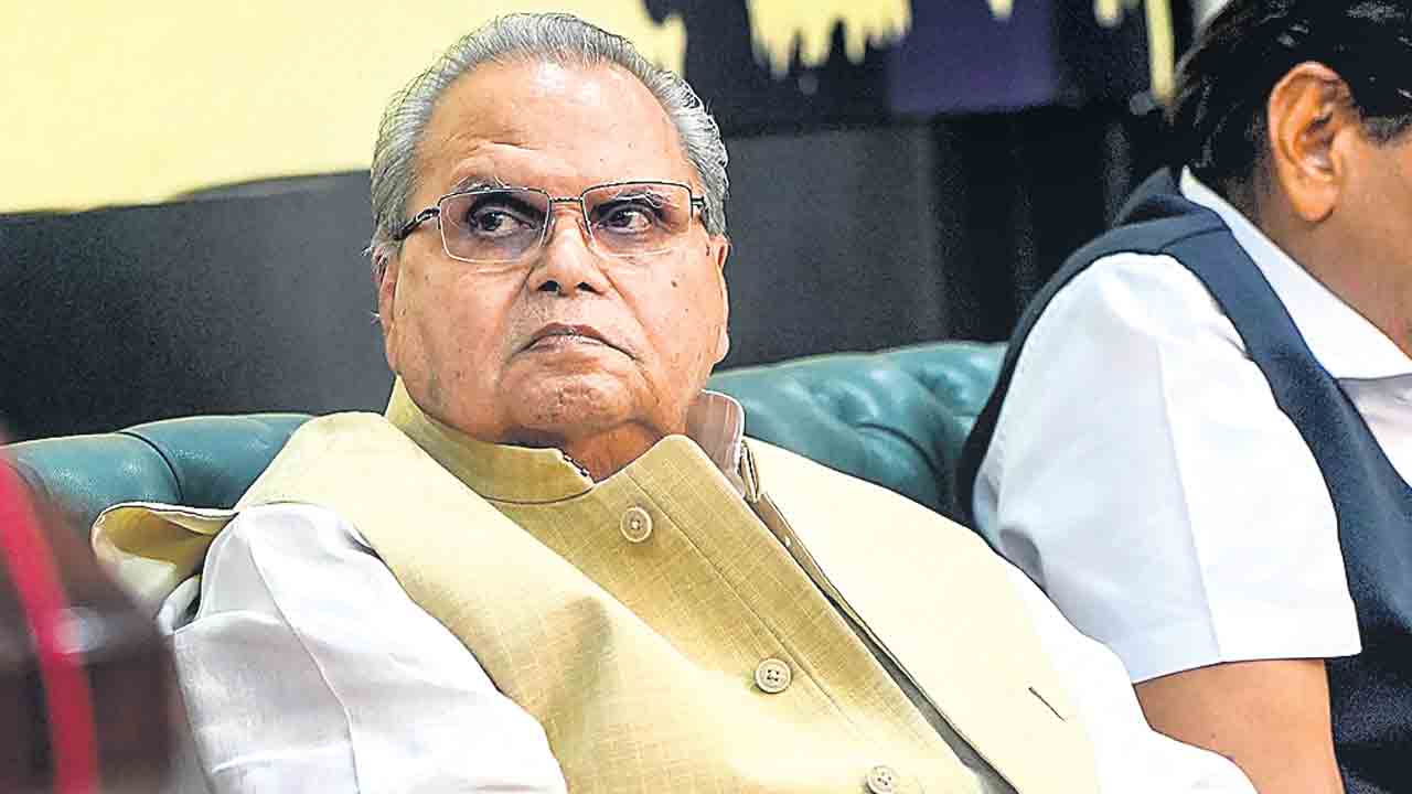 PM Modi | బాంబులు పేలొచ్చు.. బీజేపీ నేత హత్య జరగొచ్చు.. ఎన్నికల ముందు మోదీ ఎంతకైనా తెగిస్తాడు : జమ్ముకశ్మీర్‌ మాజీ గవర్నర్‌