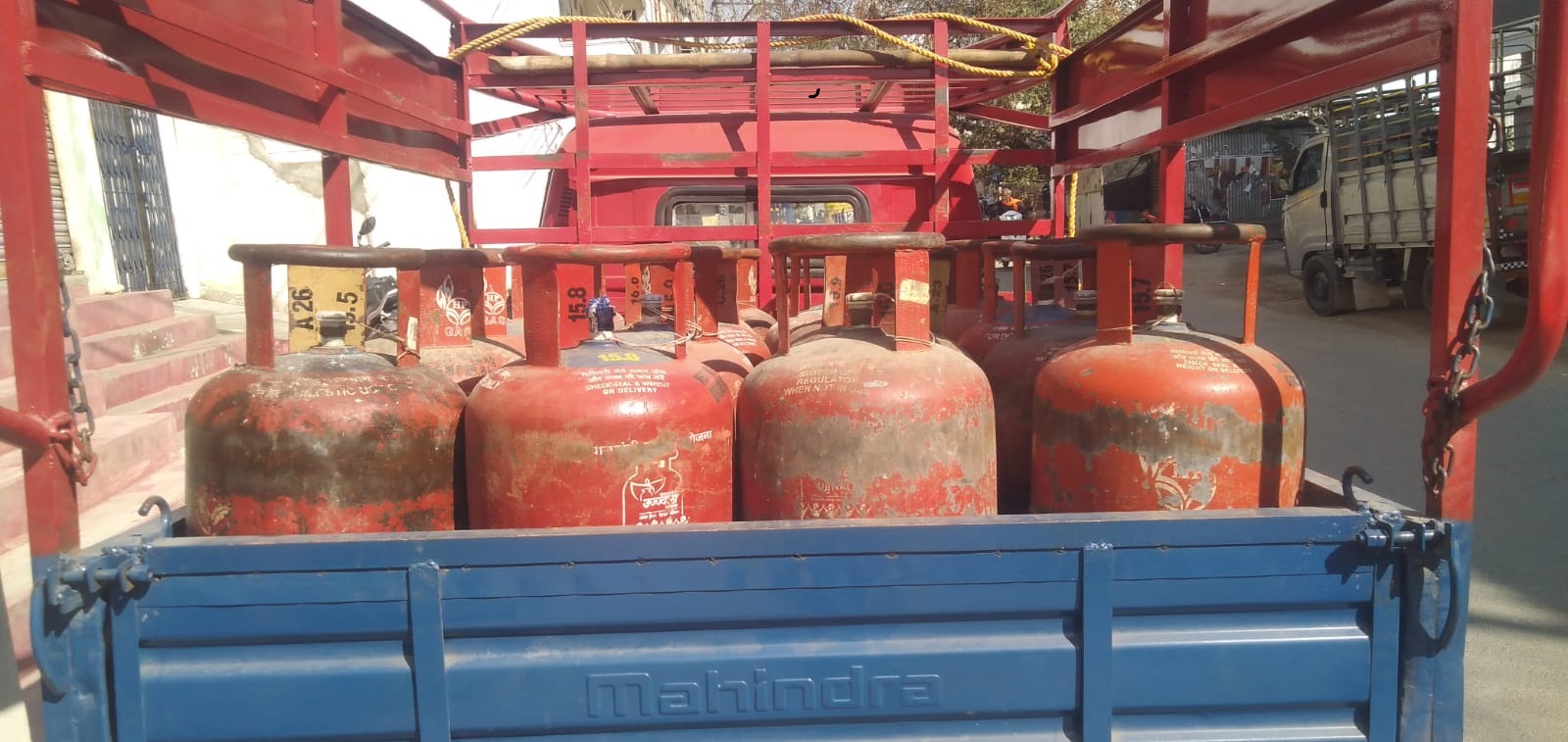 ఎన్నికల స్టంట్‌.. సామాన్యుడిపై భారం మోపిన మోదీ సర్కారు