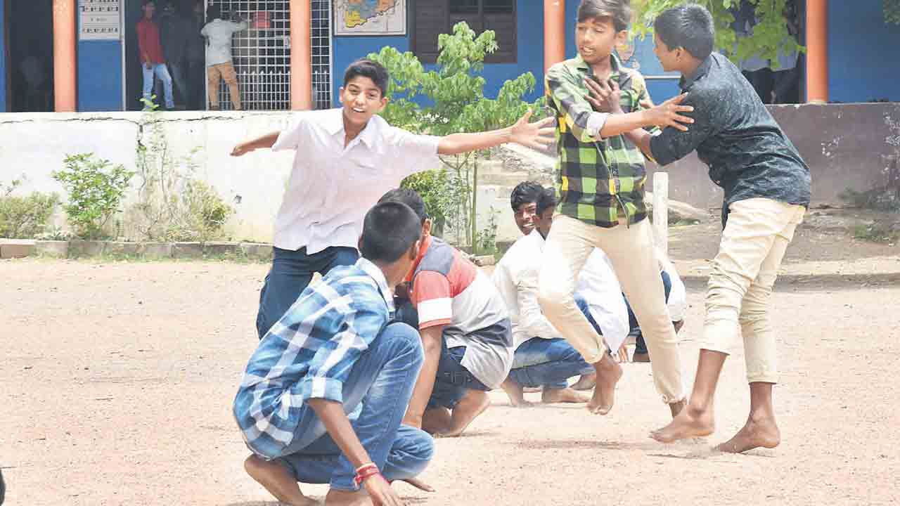 చదువుదాం ఆడుదాం..