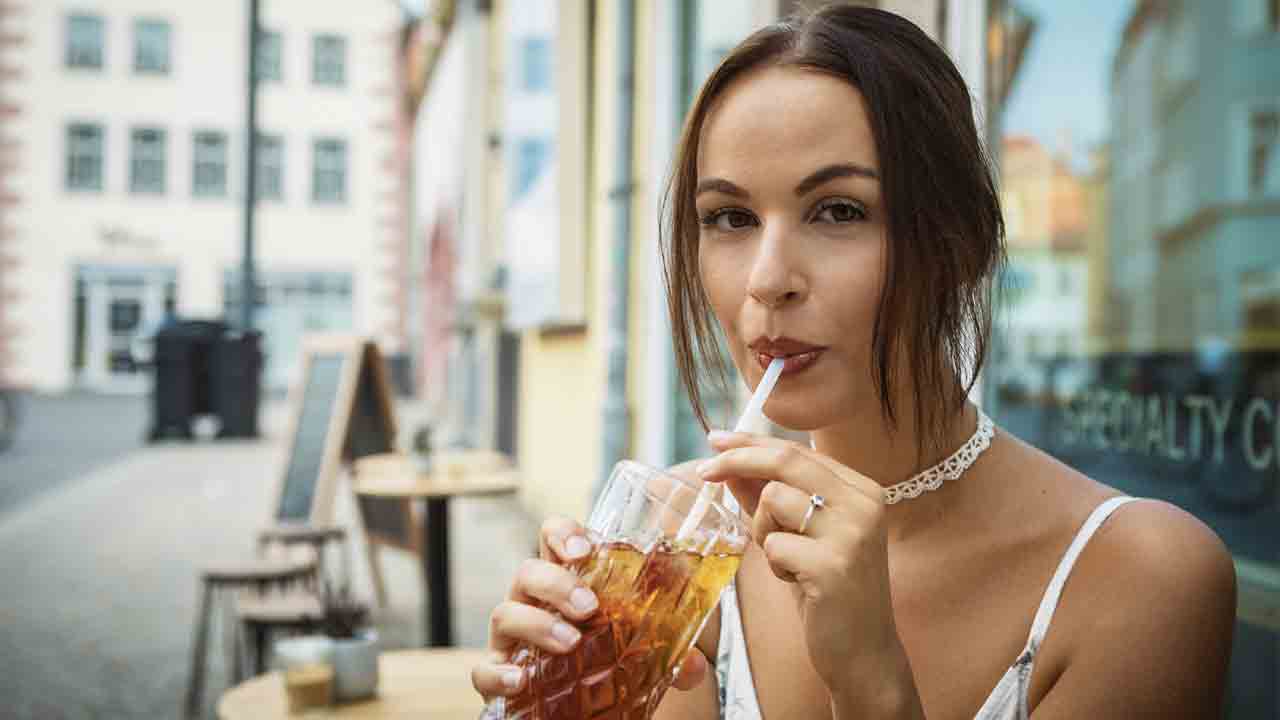 Straw | కూల్‌డ్రింక్స్‌, కొబ్బరిబొండాలను తాగడానికి స్ట్రాలు వాడుతున్నారా.. మీ ఆరోగ్యం సంగతి ఇక అంతే!