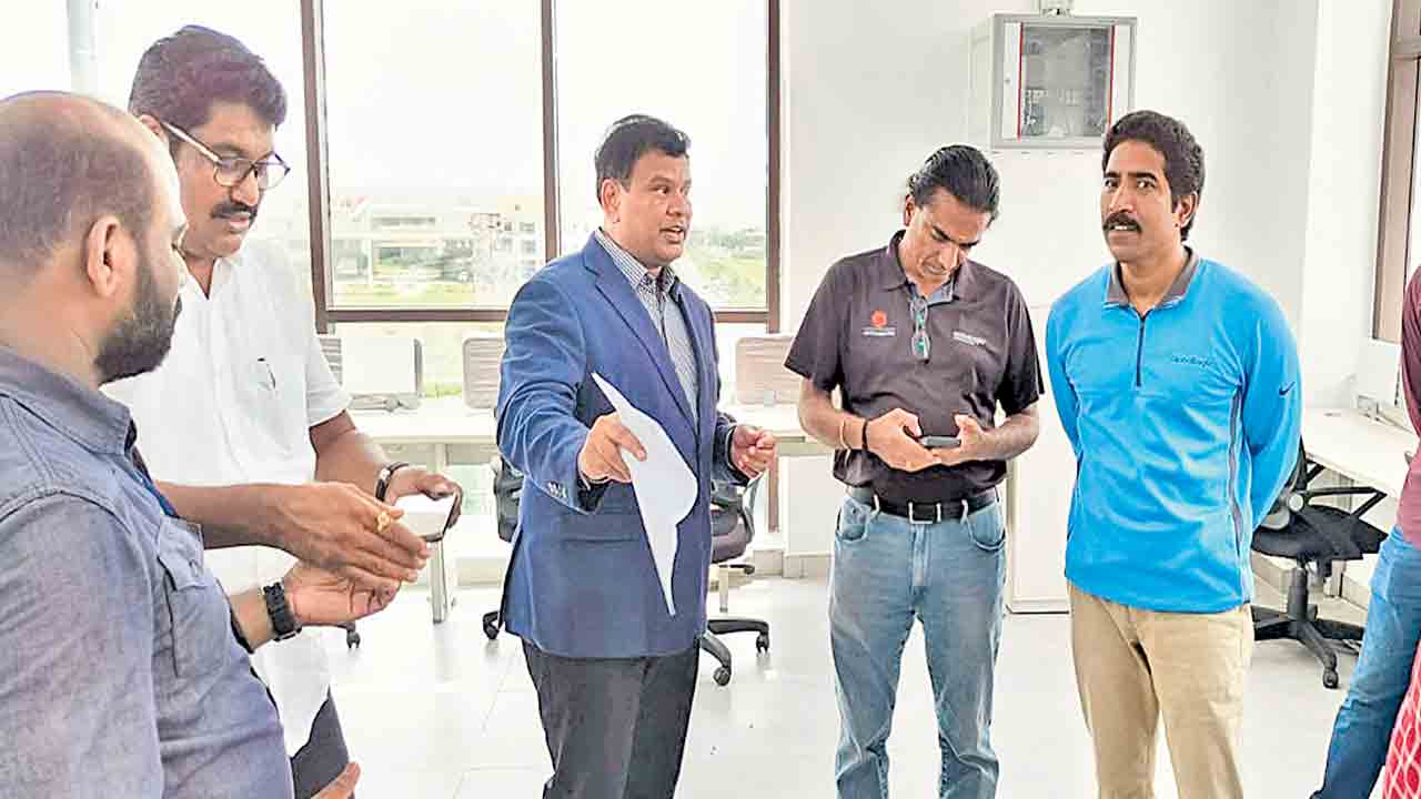 ఐటీ హబ్‌ను సందర్శించిన గ్లోబల్‌ ప్రతినిధులు