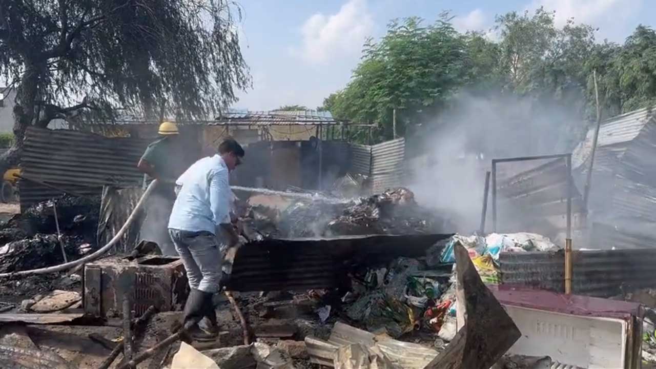 Gurugram clashes | హర్యానాలో మత ఘర్షణలు.. నిన్న నూహ్‌లో, నేడు గురుగ్రామ్‌లో.. దుకాణాలు, వాహనాలకు నిప్పు.. Video