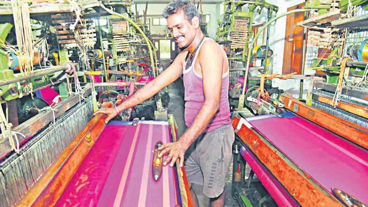 చేనేతకు పునర్జీవం