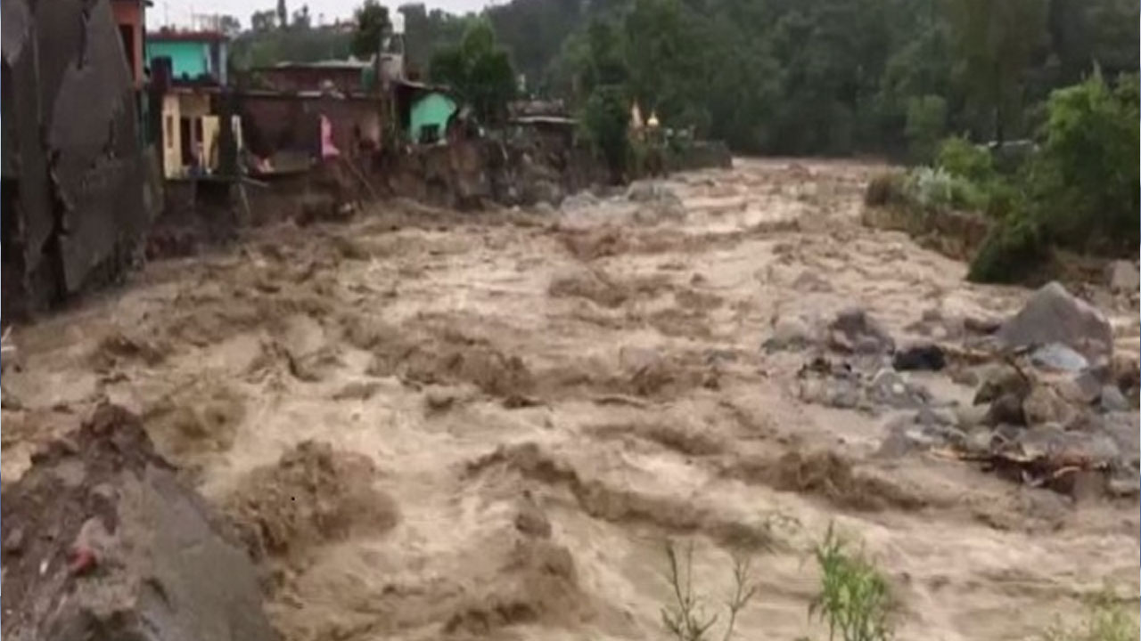 Cloudburst | హిమాచల్‌ప్రదేశ్‌లో కుండపోతగా వర్షం.. గిరి నది ఉప్పొంగి ఒకే కుటుంబంలో ఐదుగురు గల్లంతు
