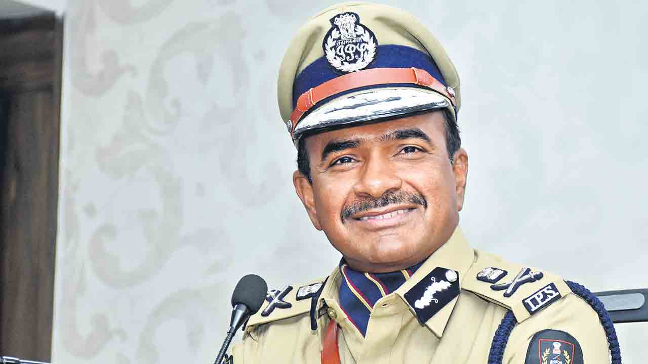 సీవీ ఆనంద్‌కు పదోన్నతి